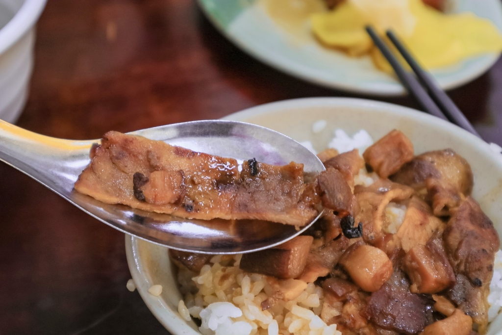 阿霞燒肉飯｜在地人推薦，醬香、炭香味十足不到50元燒肉飯(外帶) @女子的休假計劃