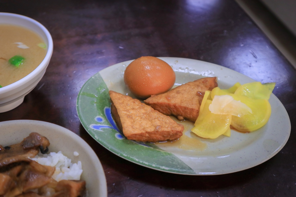 阿霞燒肉飯｜在地人推薦，醬香、炭香味十足不到50元燒肉飯(外帶) @女子的休假計劃