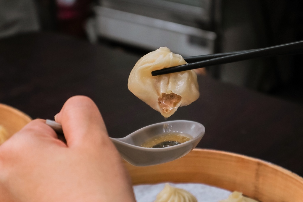 56巷口湯包｜裕民街排隊人氣爆漿湯包臭豆腐(外帶) @女子的休假計劃