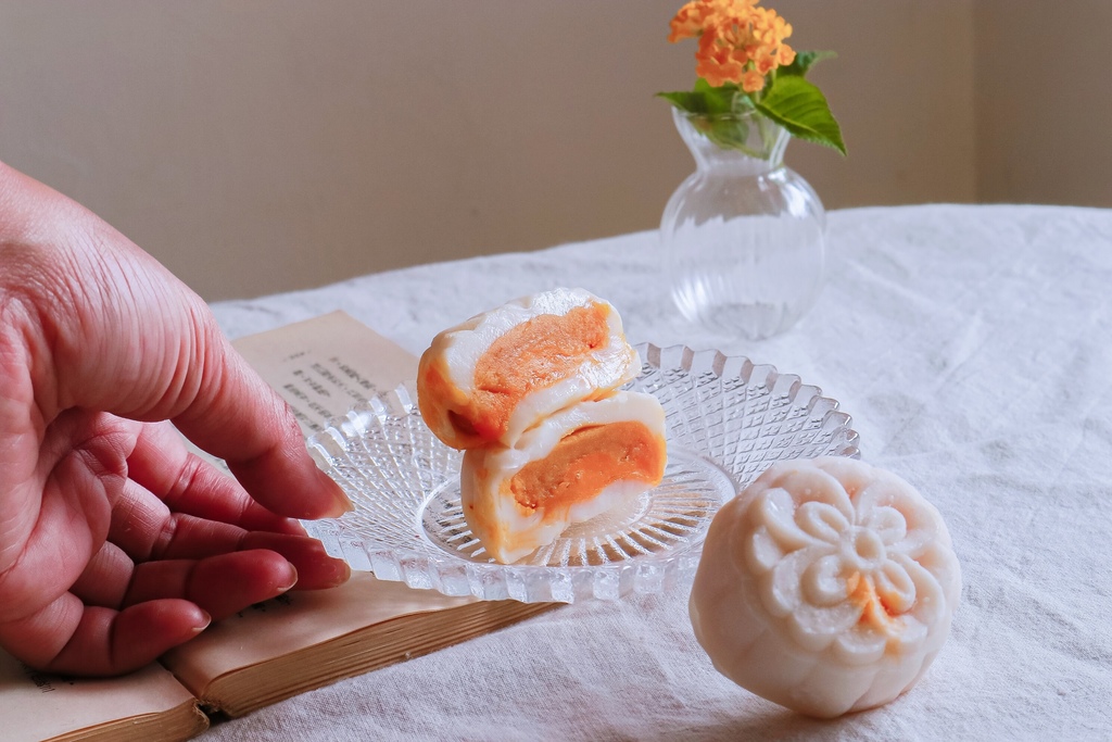 【彰化團購美食】麥仕佳冰皮月餅：超邪惡畫面感超強奶皇流心、香芋牛奶、芒果冰心 /彰化必買伴手禮 /中秋月餅推薦 @女子的休假計劃