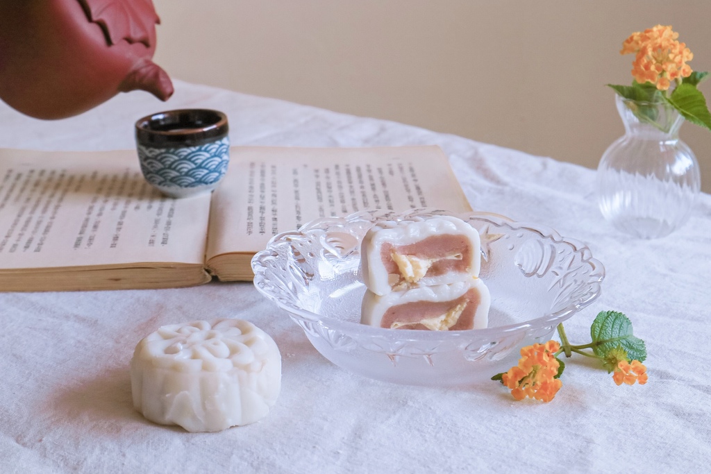 【彰化團購美食】麥仕佳冰皮月餅：超邪惡畫面感超強奶皇流心、香芋牛奶、芒果冰心 /彰化必買伴手禮 /中秋月餅推薦 @女子的休假計劃