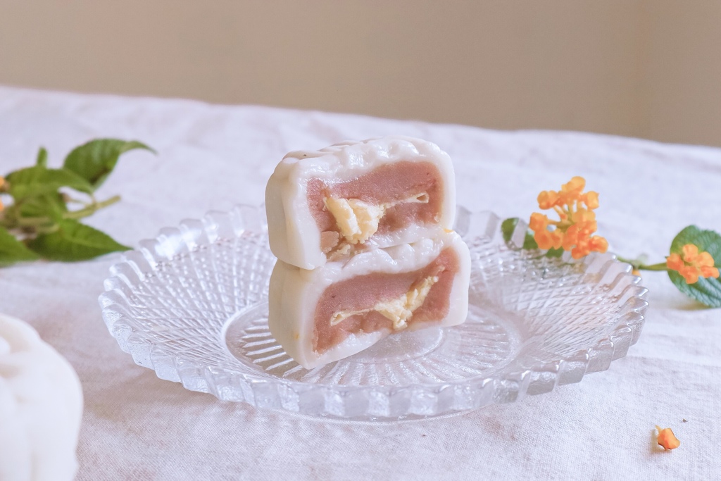 【彰化團購美食】麥仕佳冰皮月餅：超邪惡畫面感超強奶皇流心、香芋牛奶、芒果冰心 /彰化必買伴手禮 /中秋月餅推薦 @女子的休假計劃