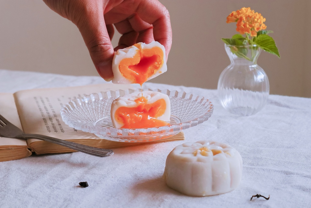 【彰化團購美食】麥仕佳冰皮月餅：超邪惡畫面感超強奶皇流心、香芋牛奶、芒果冰心 /彰化必買伴手禮 /中秋月餅推薦 @女子的休假計劃