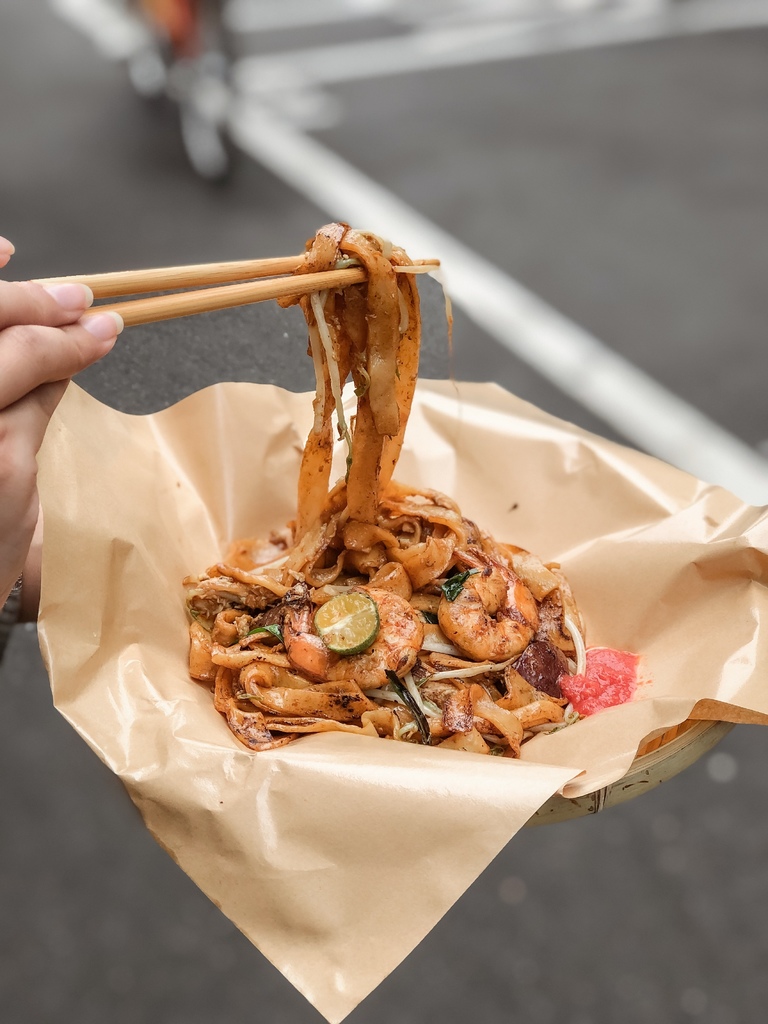 【饒河夜市美食】寶林咖啡館：偽出國道地大馬炒粿條、炒麵、炒飯。 @女子的休假計劃