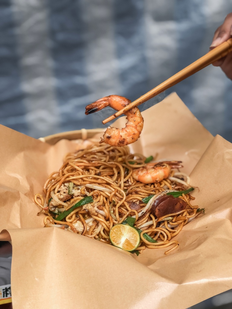 【饒河夜市美食】寶林咖啡館：偽出國道地大馬炒粿條、炒麵、炒飯。 @女子的休假計劃