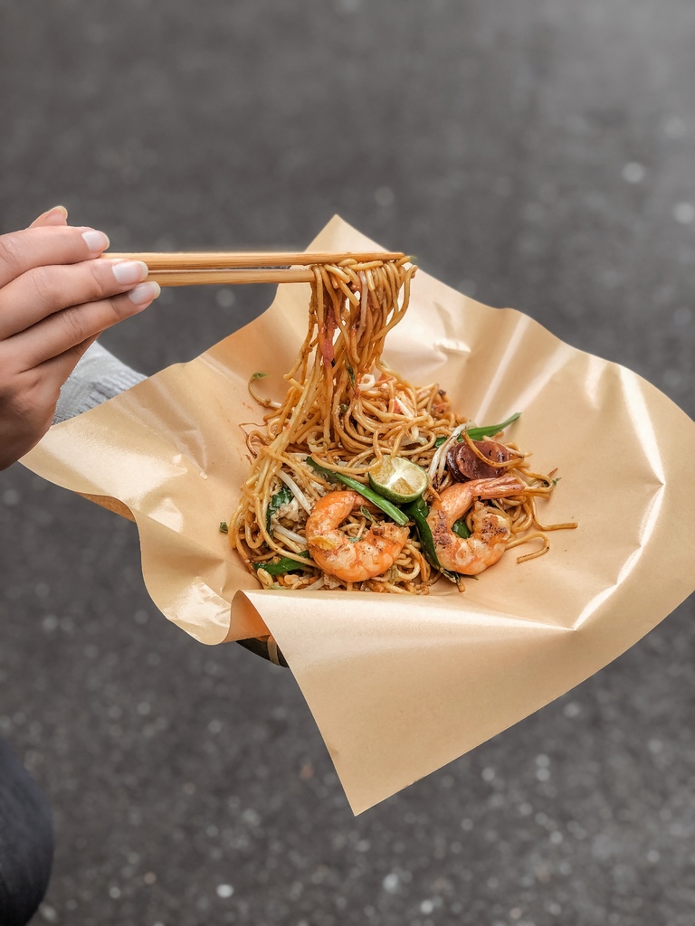 【饒河夜市美食】寶林咖啡館：偽出國道地大馬炒粿條、炒麵、炒飯。 @女子的休假計劃