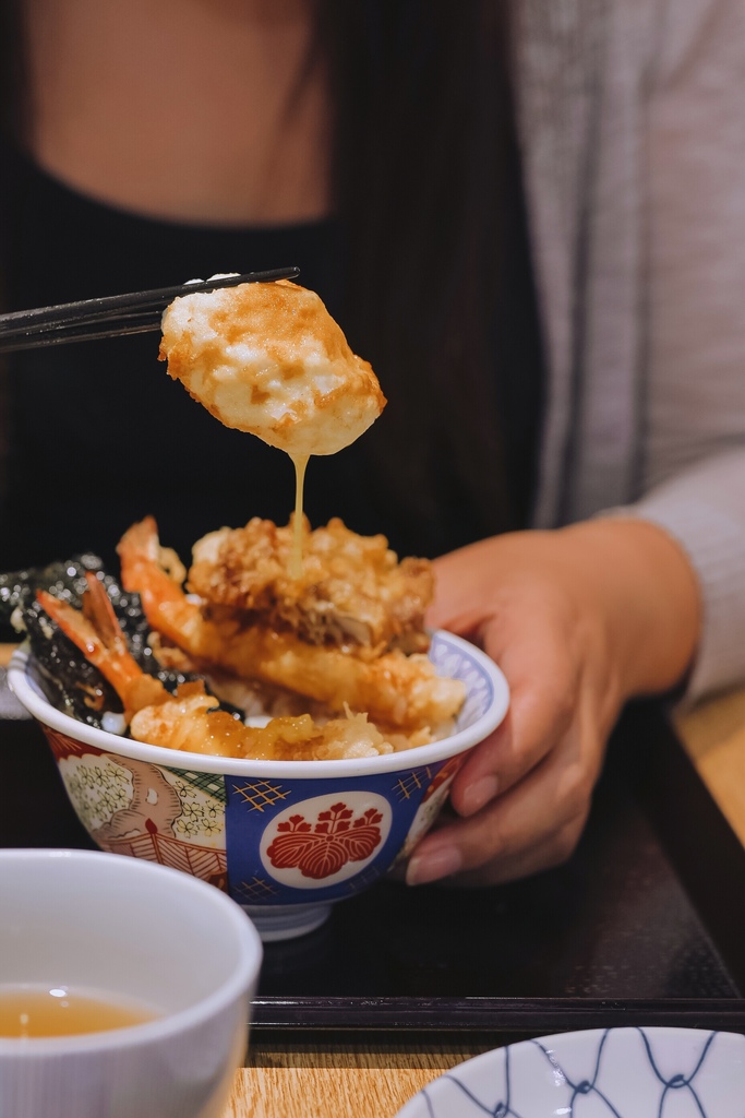 【台北天丼美食】金子半之助與老乾杯監製打造日本和牛雙饗丼，和牛VS炸物爽享受，小朋友才做選擇！ @女子的休假計劃