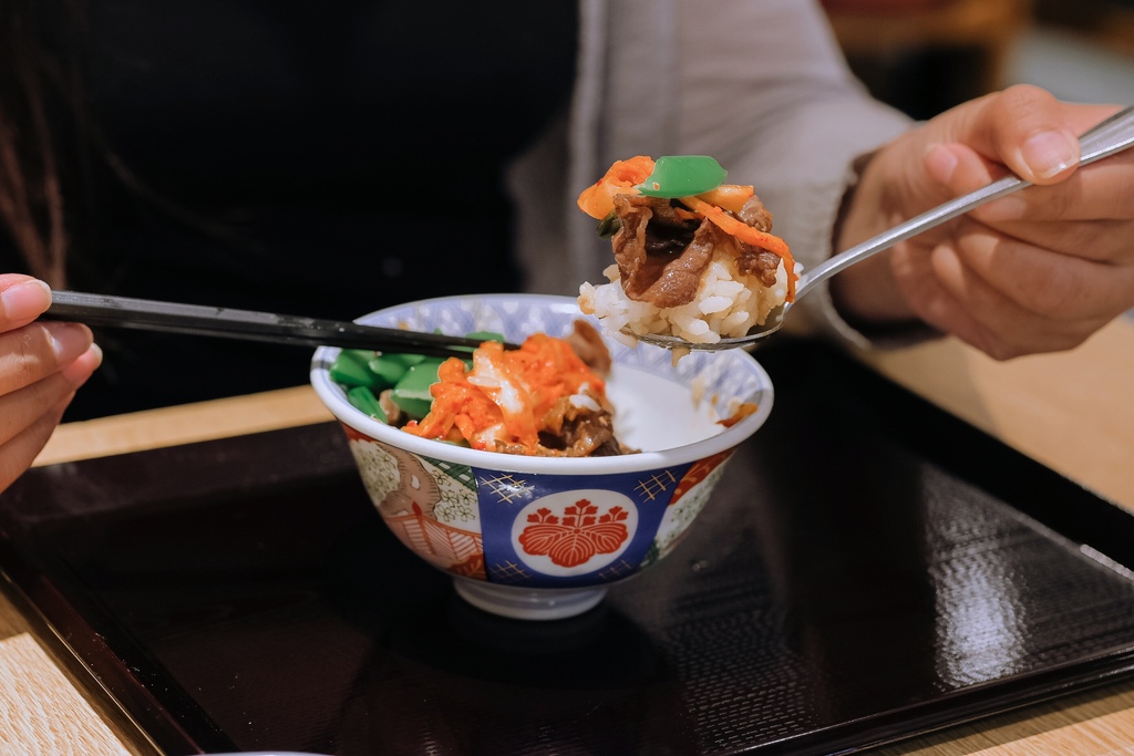 【台北天丼美食】金子半之助與老乾杯監製打造日本和牛雙饗丼，和牛VS炸物爽享受，小朋友才做選擇！ @女子的休假計劃