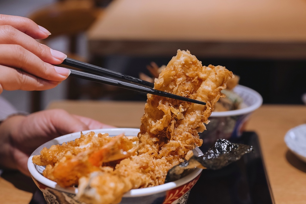 【台北天丼美食】金子半之助與老乾杯監製打造日本和牛雙饗丼，和牛VS炸物爽享受，小朋友才做選擇！ @女子的休假計劃