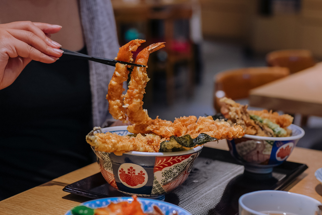 【台北天丼美食】金子半之助與老乾杯監製打造日本和牛雙饗丼，和牛VS炸物爽享受，小朋友才做選擇！ @女子的休假計劃