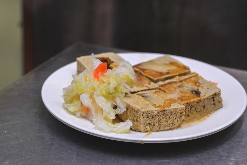 金佳脆皮臭豆腐｜在地30年最強人氣排隊美食(外帶) @女子的休假計劃