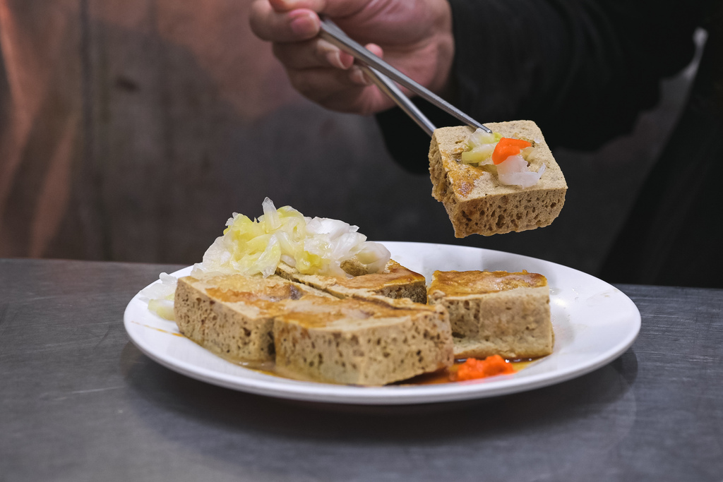 金佳脆皮臭豆腐｜在地30年最強人氣排隊美食(外帶) @女子的休假計劃