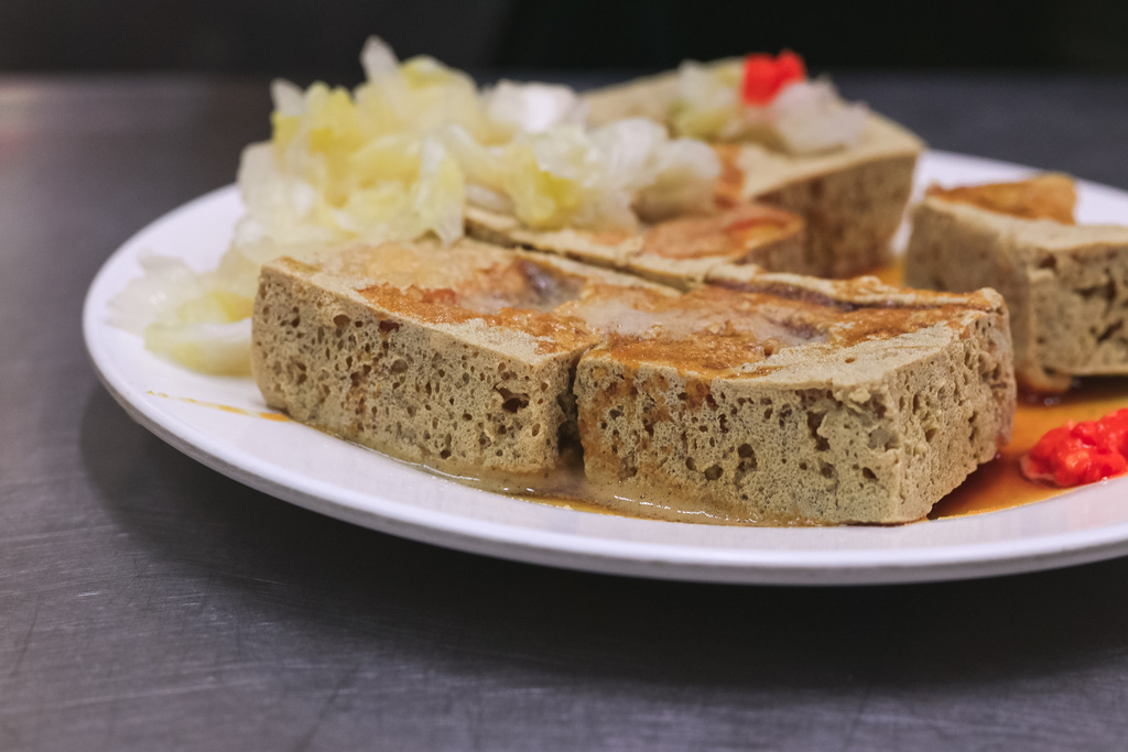 金佳脆皮臭豆腐｜在地30年最強人氣排隊美食(外帶) @女子的休假計劃