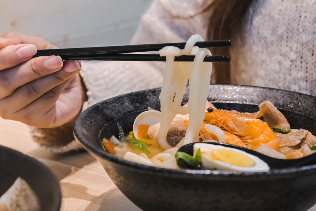 伊府將鍋燒-中山店：平價超值古早味意麵，天使紅蝦、大牡蠣、小龍蝦、藥膳蝦鍋物任你搭/中山站美食外帶 @女子的休假計劃