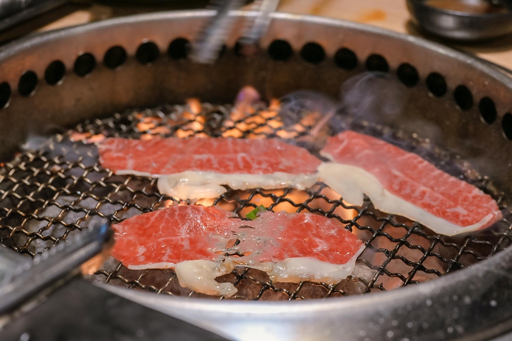【板橋燒肉燒烤吃到飽】燒肉殿板橋旗艦店：爽爽無限吃到飽「和牛燒肉、戰車龍蝦、海鮮、啤酒等」 @女子的休假計劃