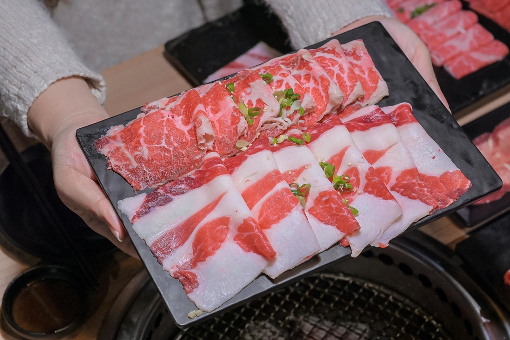 【板橋燒肉燒烤吃到飽】燒肉殿板橋旗艦店：爽爽無限吃到飽「和牛燒肉、戰車龍蝦、海鮮、啤酒等」 @女子的休假計劃