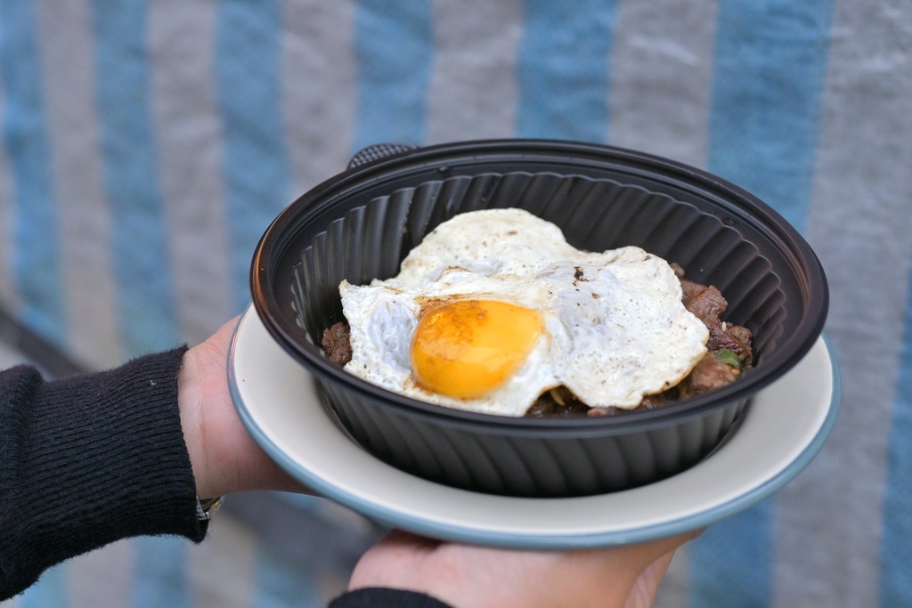 【桃園美食】彭阿星鐵板燒沙威瑪：肉食控會尖叫！超魔骰子牛鮮嫩多汁，加料更可口 /中平商圈 @女子的休假計劃