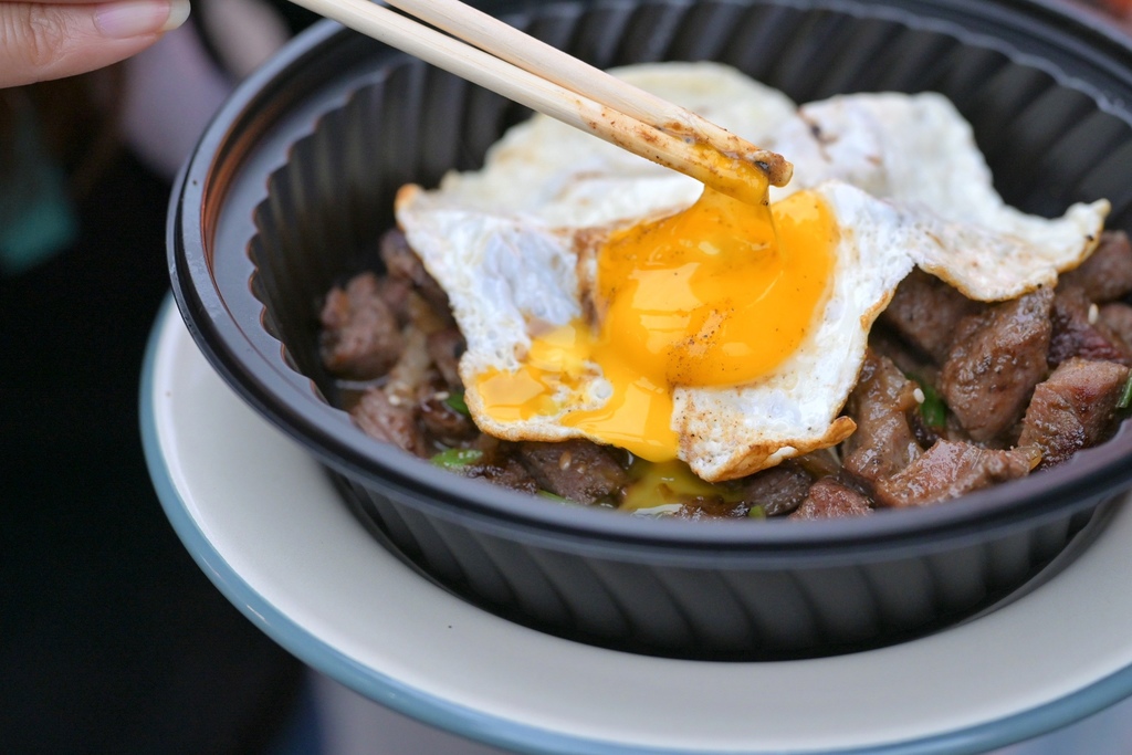 【桃園美食】彭阿星鐵板燒沙威瑪：肉食控會尖叫！超魔骰子牛鮮嫩多汁，加料更可口 /中平商圈 @女子的休假計劃