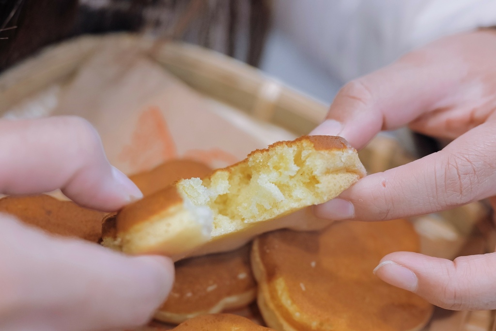 【新竹美食】梅花雞蛋糕：新竹在地人兒時回憶古早味，老饕吃這間就對了。 @女子的休假計劃