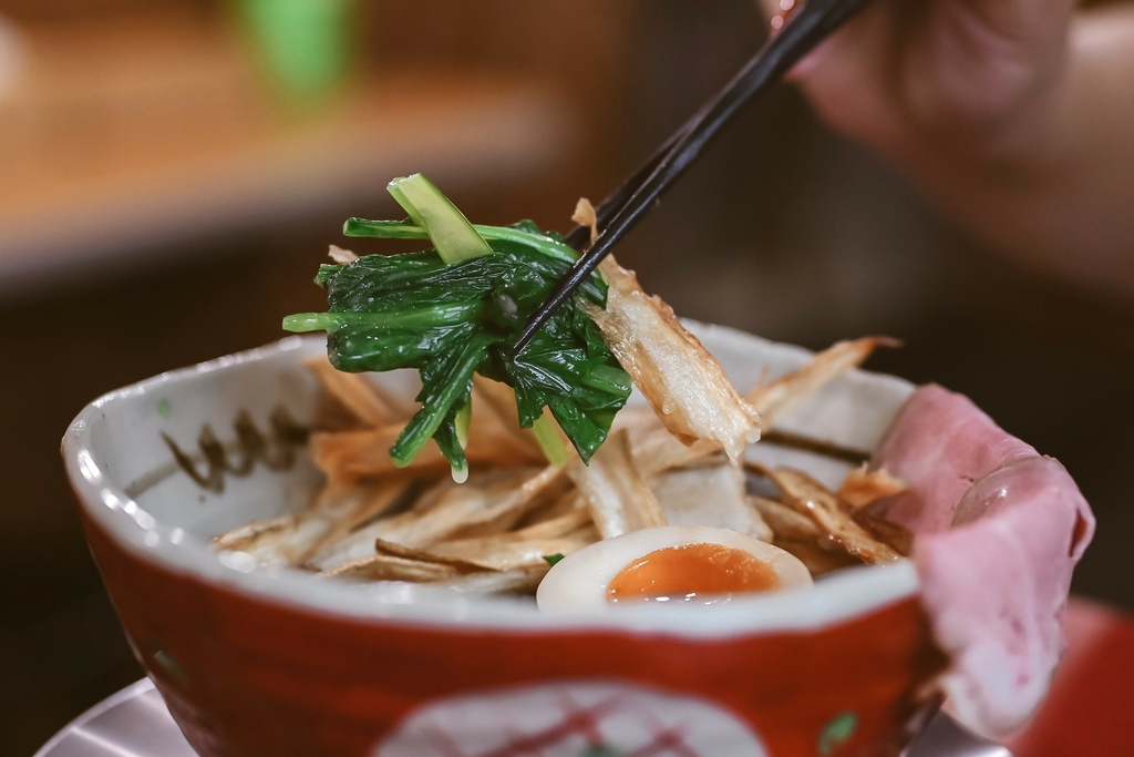 京都柚子豚骨拉麵研究中心 忠孝店，主打柚子拉麵，比臉大海苔天婦羅(菜單) @女子的休假計劃