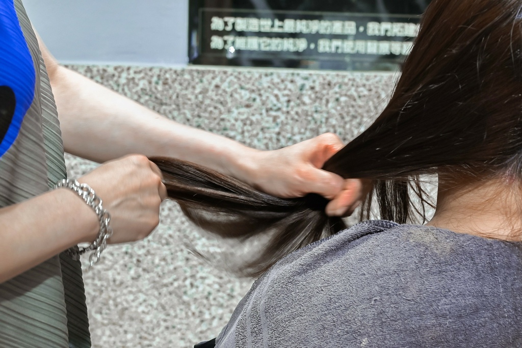 【新竹美髮推薦】GRACE HAIR恩典創意時尚髮型：髮品界的藍寶堅尼OWay生物動力植物萃取品牌，讓頭髮柔順有光澤。 @女子的休假計劃