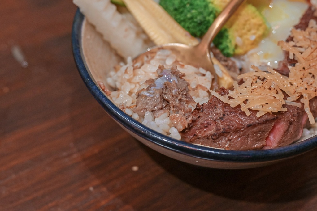 【新竹美食】硬派主廚的軟嫩料理：台式舒肥料理就是這麼有底氣，東門市場最熱門餐廳。 @女子的休假計劃